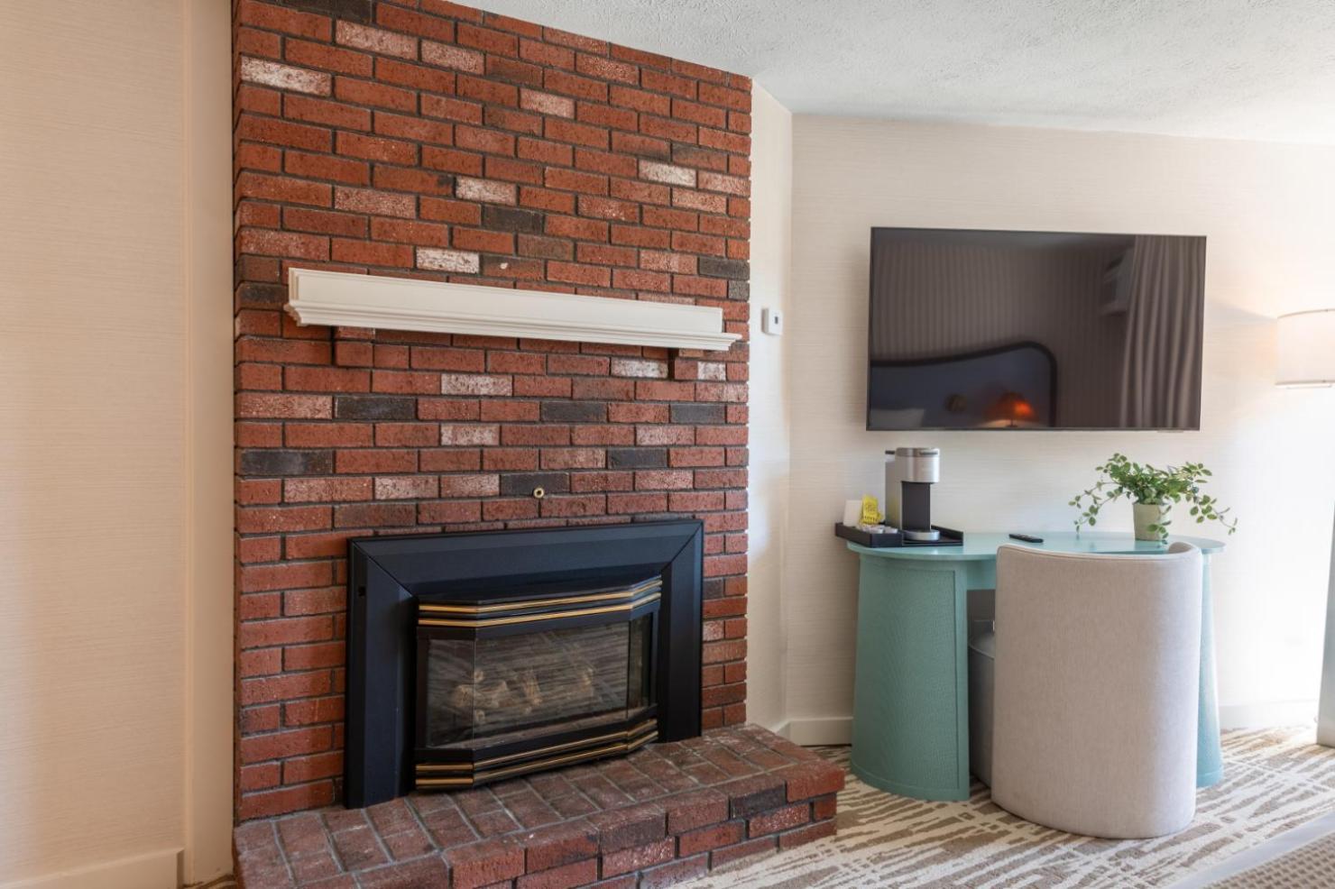 Clover Fireplace King
